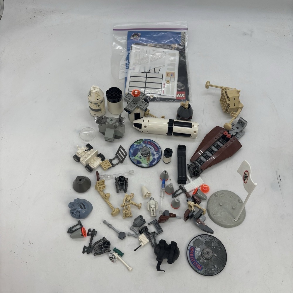 LEGO Discovery 7468 Saturn V Moon Mission Complete with Manual